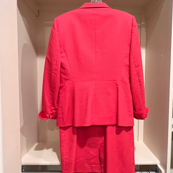 Shocking Pink vintage  suit with padded shoulders - Picture 9 of 13